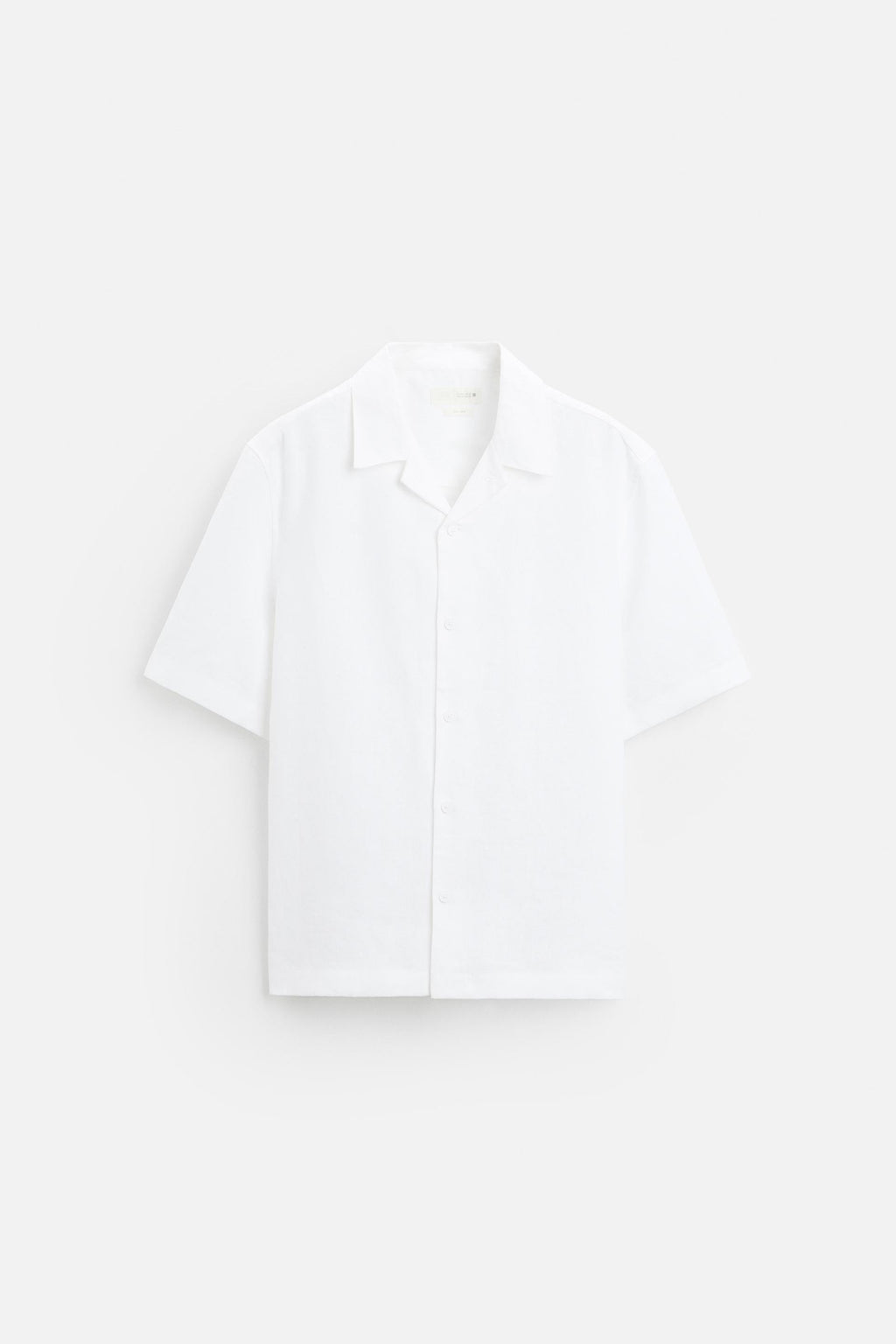 Linen shirt buttons white
