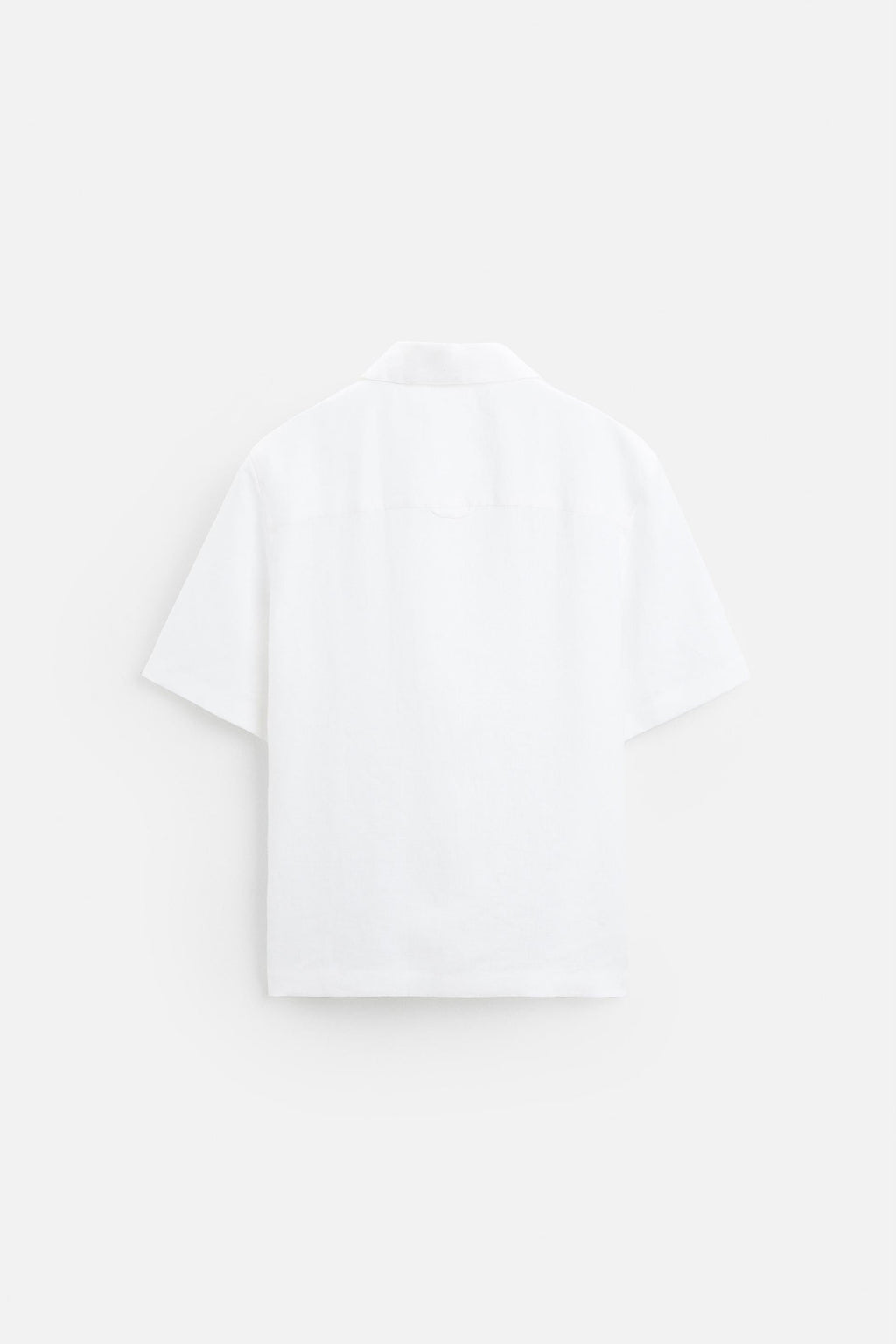 Linen shirt buttons white